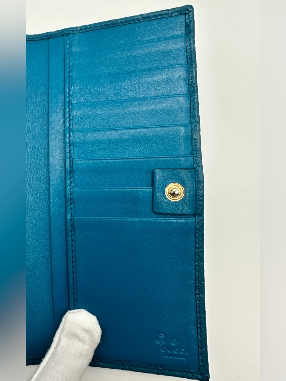 Gucci Teal/Turquoise Embossed GG Continental Wallet - Picture 3 of 13